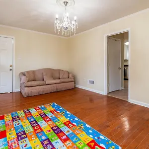 Centrally Located Spacious Abode Charlotte